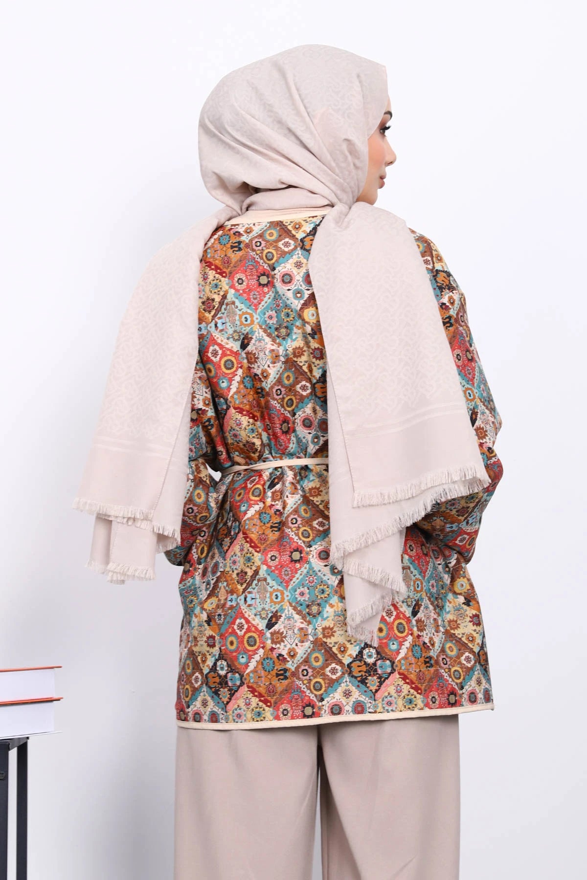 Krem Desenli Çıtçıtlı Ceket