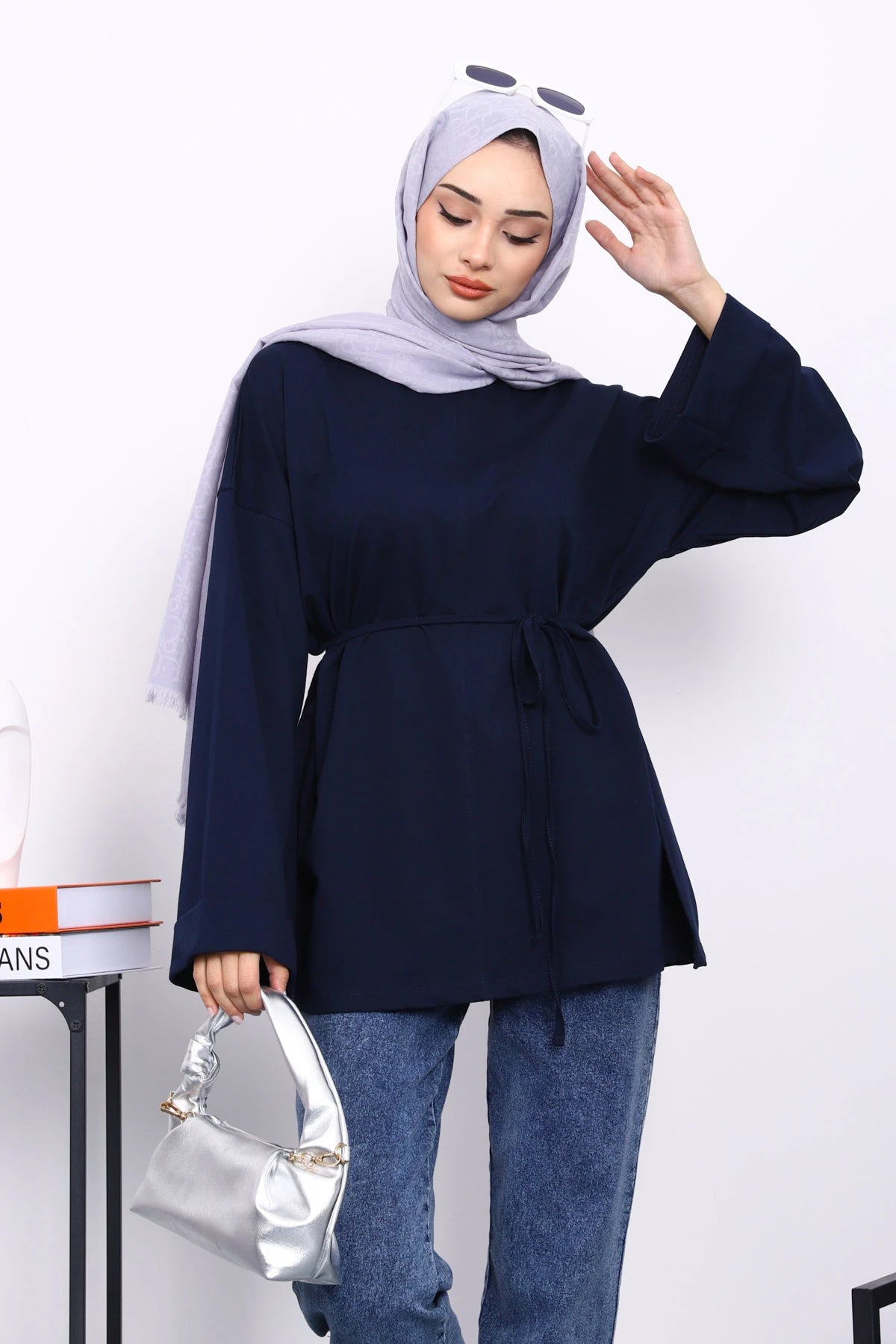 Lacivert Dikiş Detaylı Yanları Yırtmaçlı Sweatshirt
