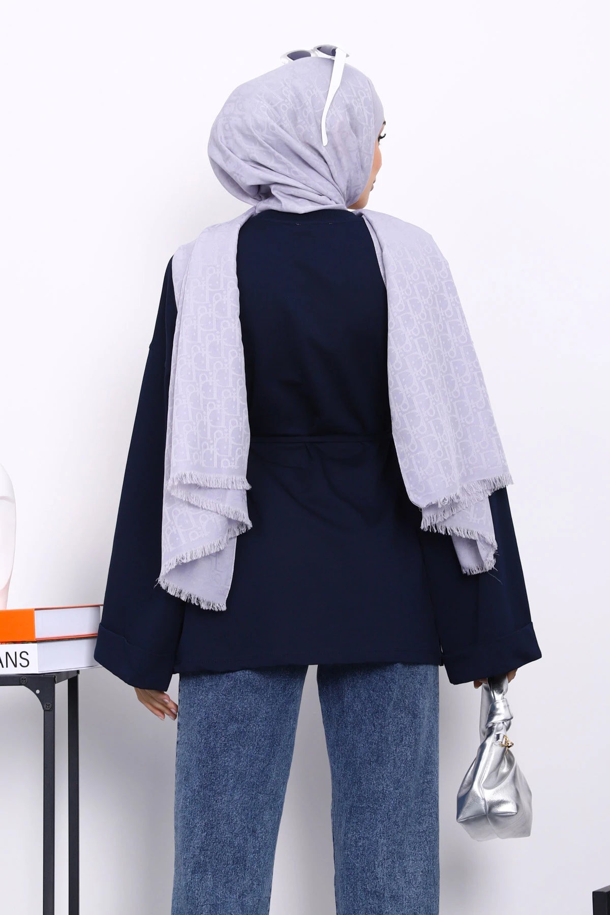 Lacivert Dikiş Detaylı Yanları Yırtmaçlı Sweatshirt