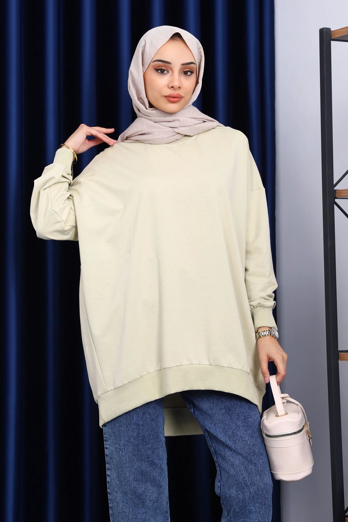 Pastel Yeşili Önü Kısa Arkası Uzun Oversize Sweatshirt