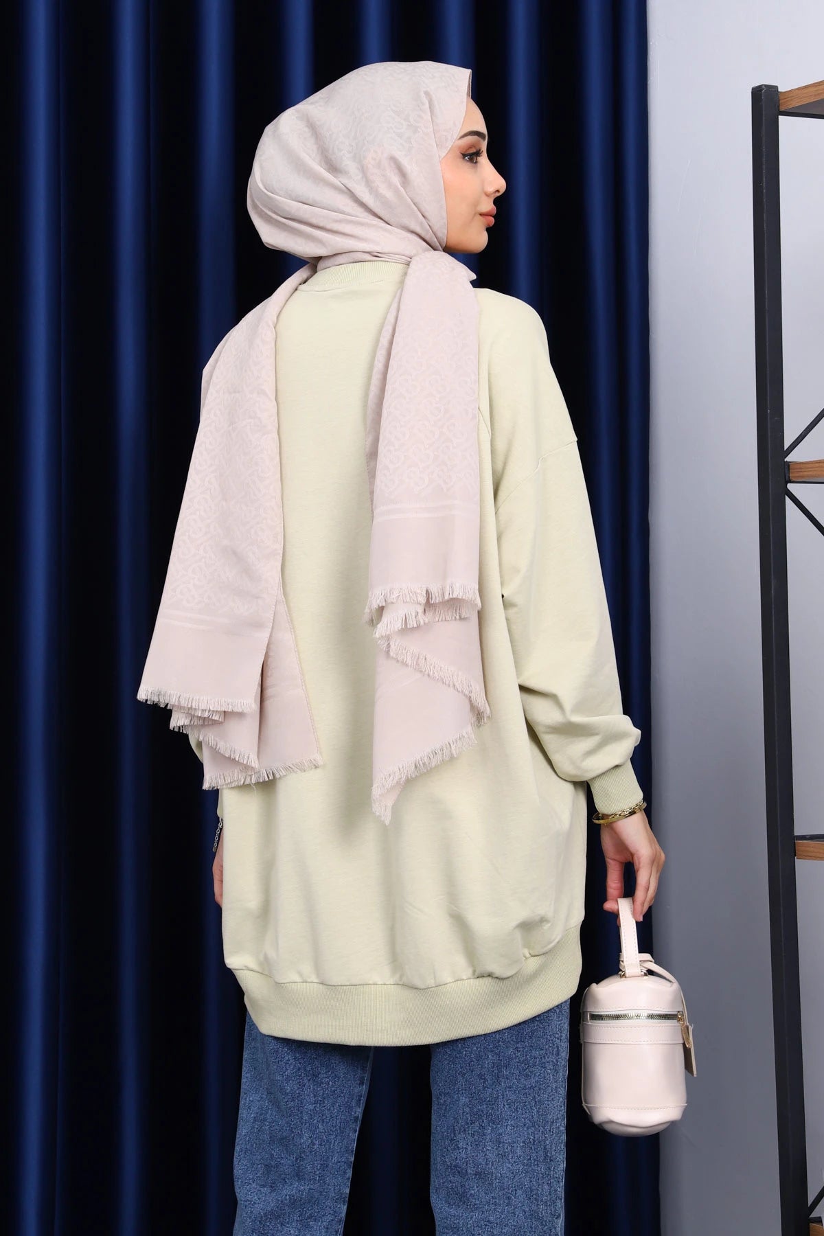 Pastel Yeşili Önü Kısa Arkası Uzun Oversize Sweatshirt