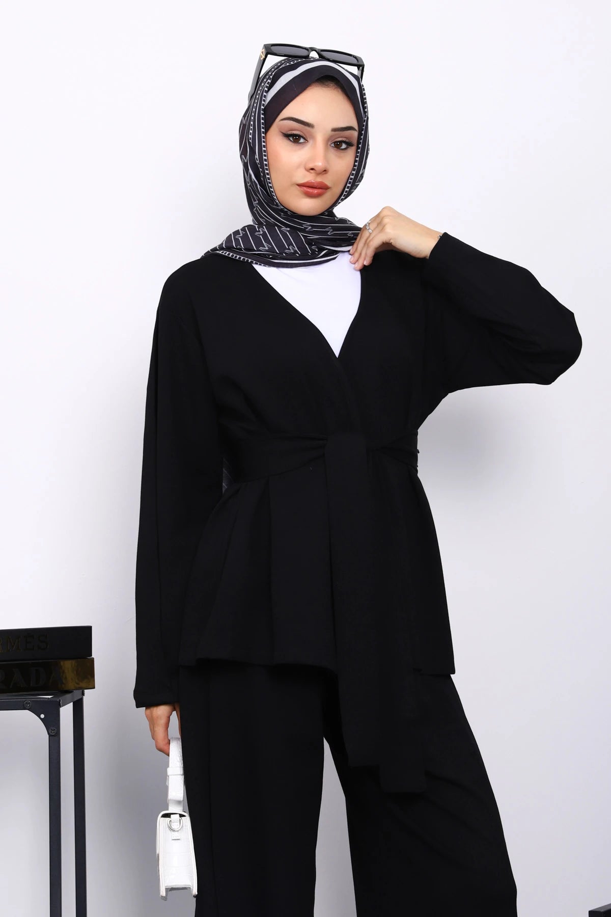 Siyah Bel Kuşaklı Pantolonlu Takım