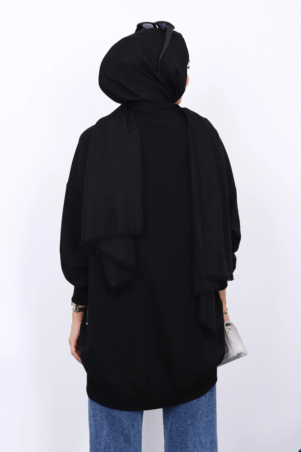 Siyah Önü Kısa Arkası Uzun Oversize Sweatshirt