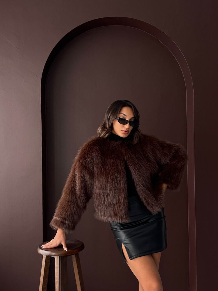Koyu Kahve Kürklü Kısa Mont | Sıcak & Modern Kadın Dış Giyim 1405